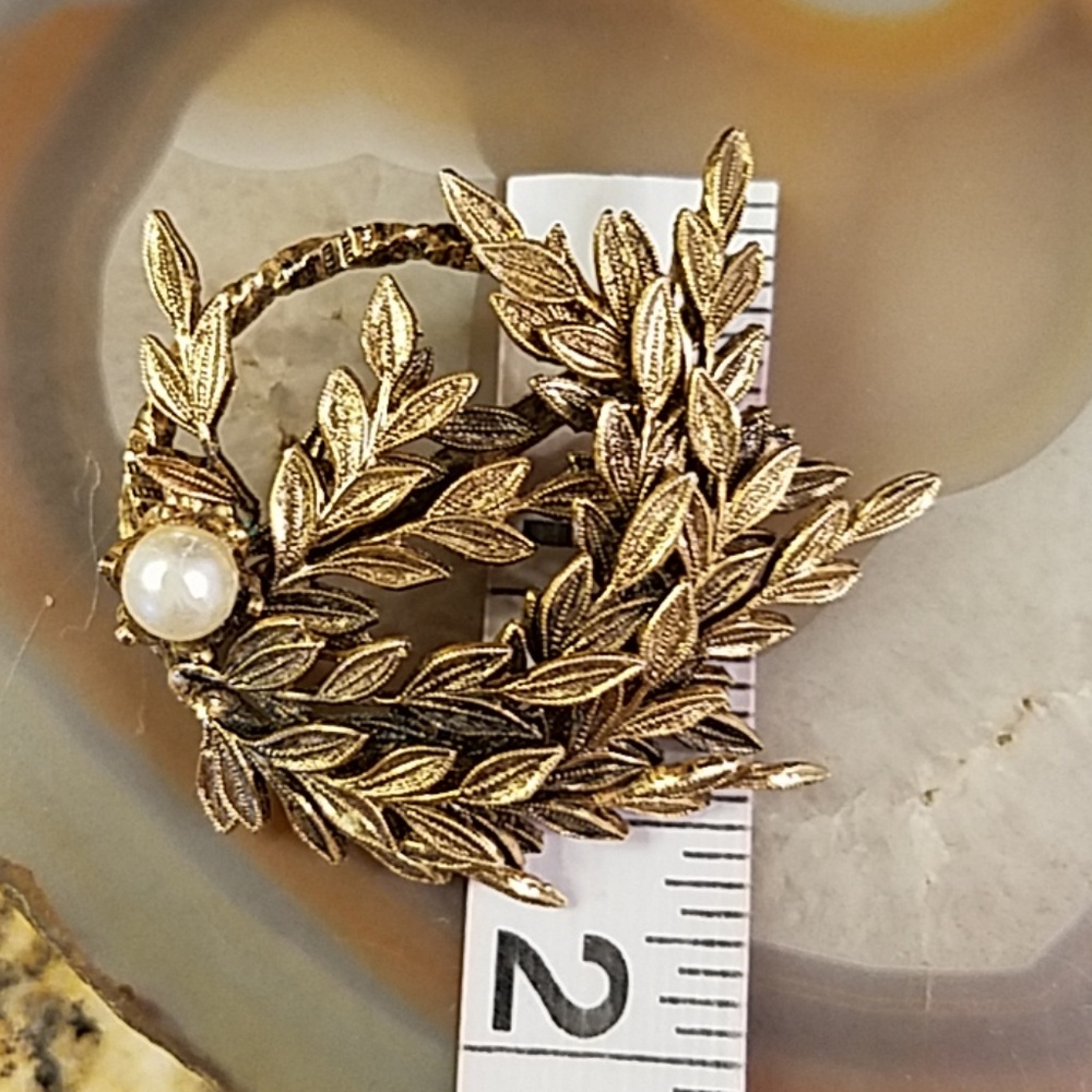 Do not share—Swirl leaves & pearl brooch GUC - Picture 8 of 8